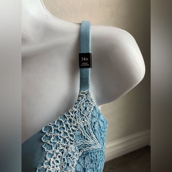 Victoria’s Secret body by Victoria lined perfect coverage 34D - Picture 8 of 9